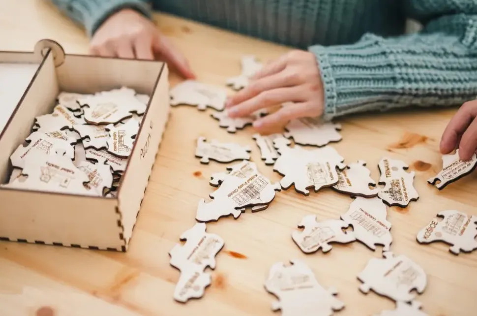 Puzzle Ka拧tiele drevené quebra-cabeça em krabi膷ke