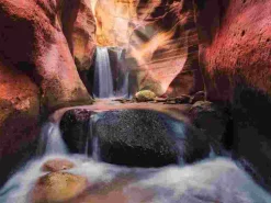 Puzzle O Poder da Natureza: A Cachoeira no Red Canyon, Utah, EUA